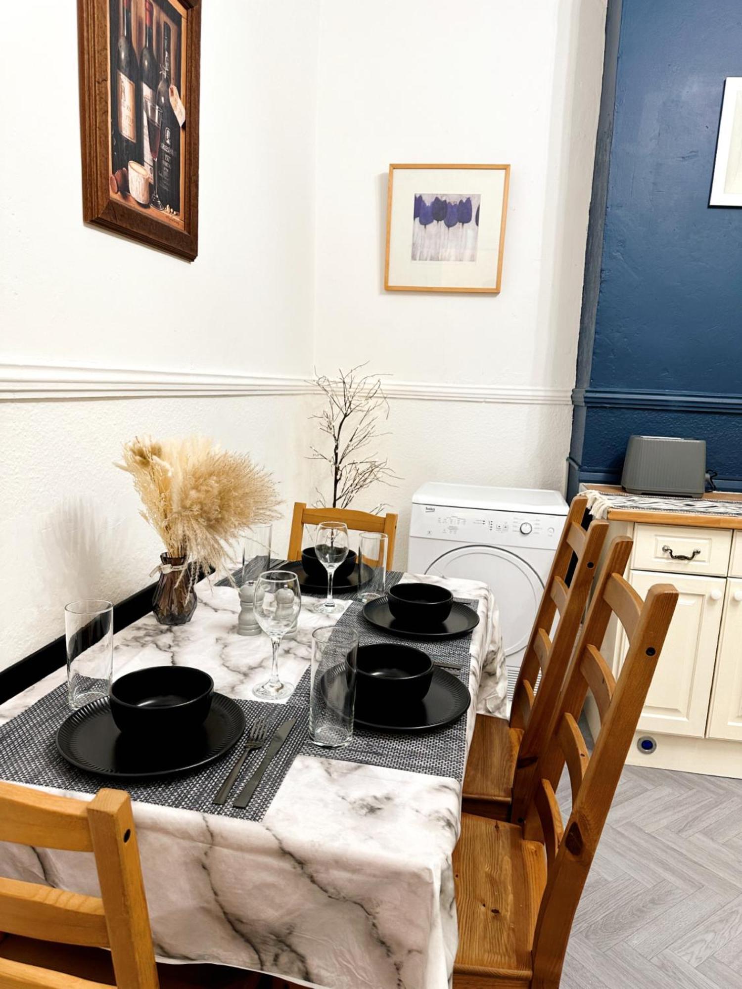 A&a Luxury Athol * Sunderland (Tyne and Wear)